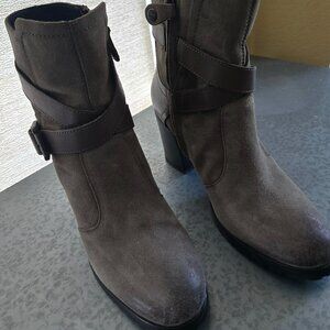 GEOX RESPIRA SIZE 7 1/2 2 1/2 HEEL ALMOST NEW